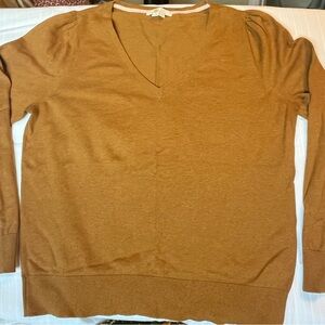 Boden V-Neck Sweater in Warm Tan